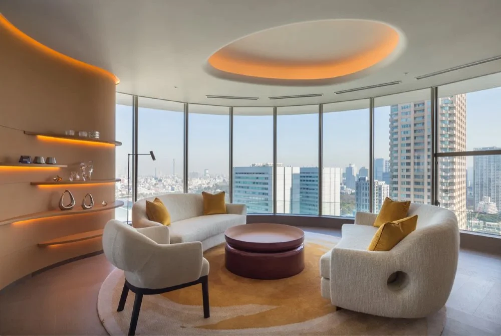 Magnifique appartement de 72 m&sup2; dans l'un des plus beaux immeubles r&eacute;sidentiels du Japon, situ&eacute; &agrave; Minami Aoyama, l'un des quartiers r&eacute;sidentiels les plus prestigieux.
S&eacute;jour et couloir en marbre, salle de bain 