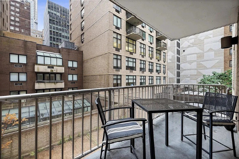 &Eacute;l&eacute;gant appartement T2 avec balcon priv&eacute; et prestations modernes &ndash; Manhattan, New York
Appartement T2 de 58 m&sup2; au style urbain raffin&eacute;. Situ&eacute; au 24e &eacute;tage d'un immeuble prestigieux avec services co