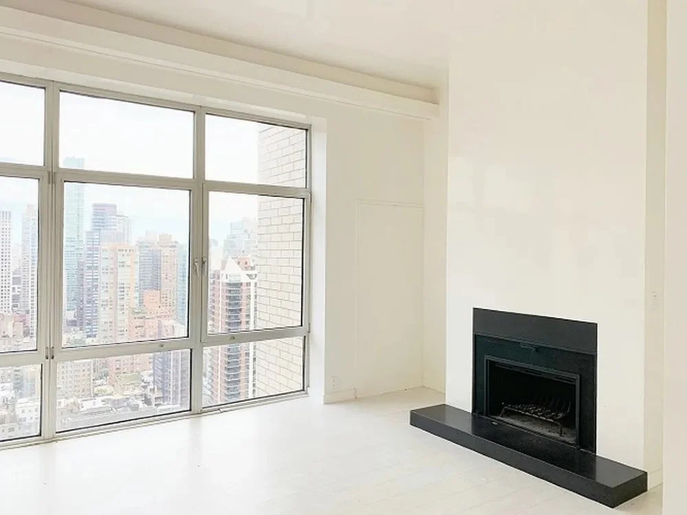 Exceptional Duplex Penthouse with Terraces and Panoramic Views &ndash; Manhattan NYC
Welcome into a cathedral-style living room flooded with light, featuring ceilings 12 feet high, south-facing wall of windows, private terrace.
www.TALVANS.com
#reale