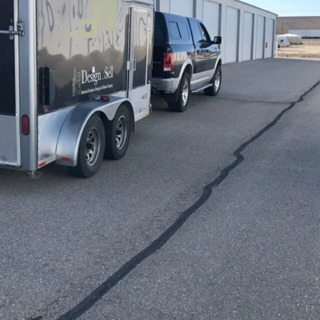 A little behind the scenes of a #stagingday #Design2Sell #homestaging #boisestaging #boiserealty #boisedesigner #homedesigner #behindthescenes 📸photo cred @emmaschiebout