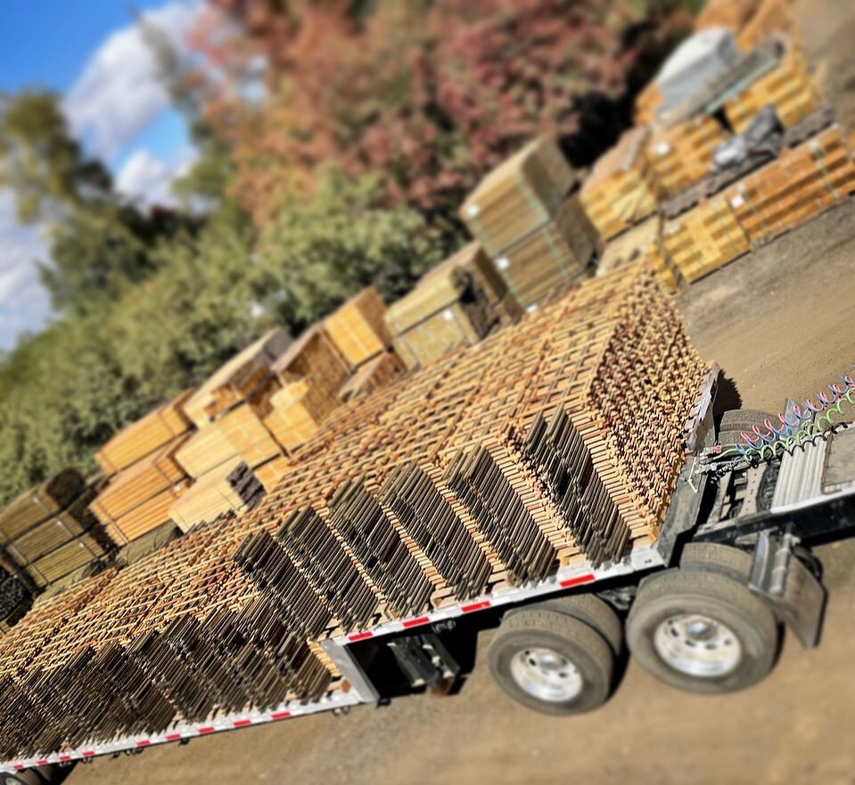 Trellis load going south! We make many different shapes and sizes, what do you use? #trellis #agsupply #aandgagsupply