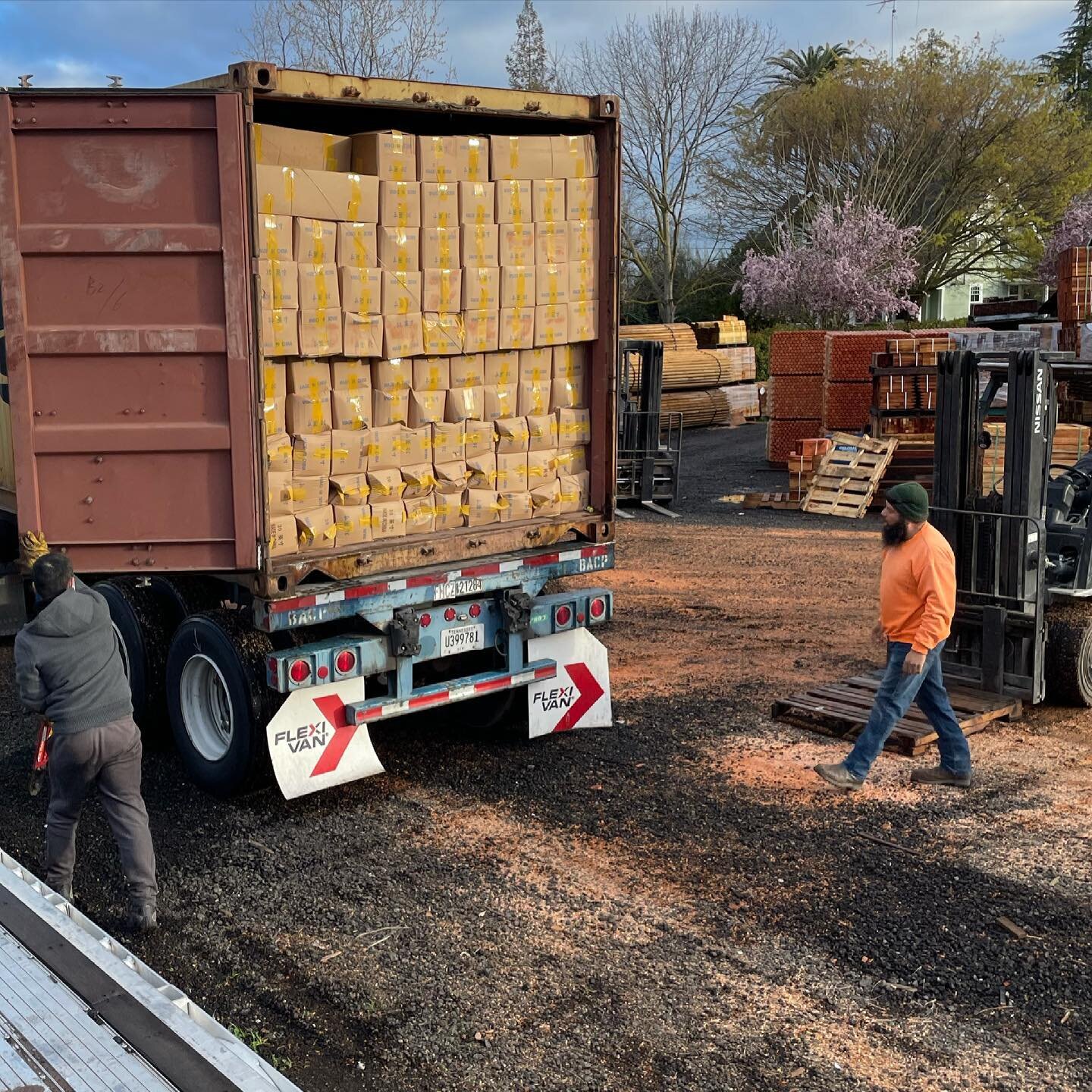 It&rsquo;s all hands on deck when we get a container in the yard! They are always packed to the gills and it seems like they go on forever. Good way to start the day! #workhardplayhard #caag #wholesalenursery #aandgagsupply #nurserysupplies #agricult