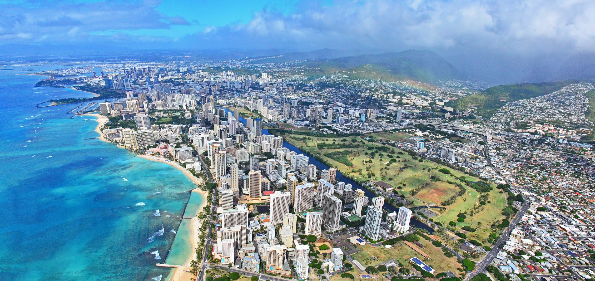 Waikiki,_Honolulu_Panorama_(16191692896).jpg