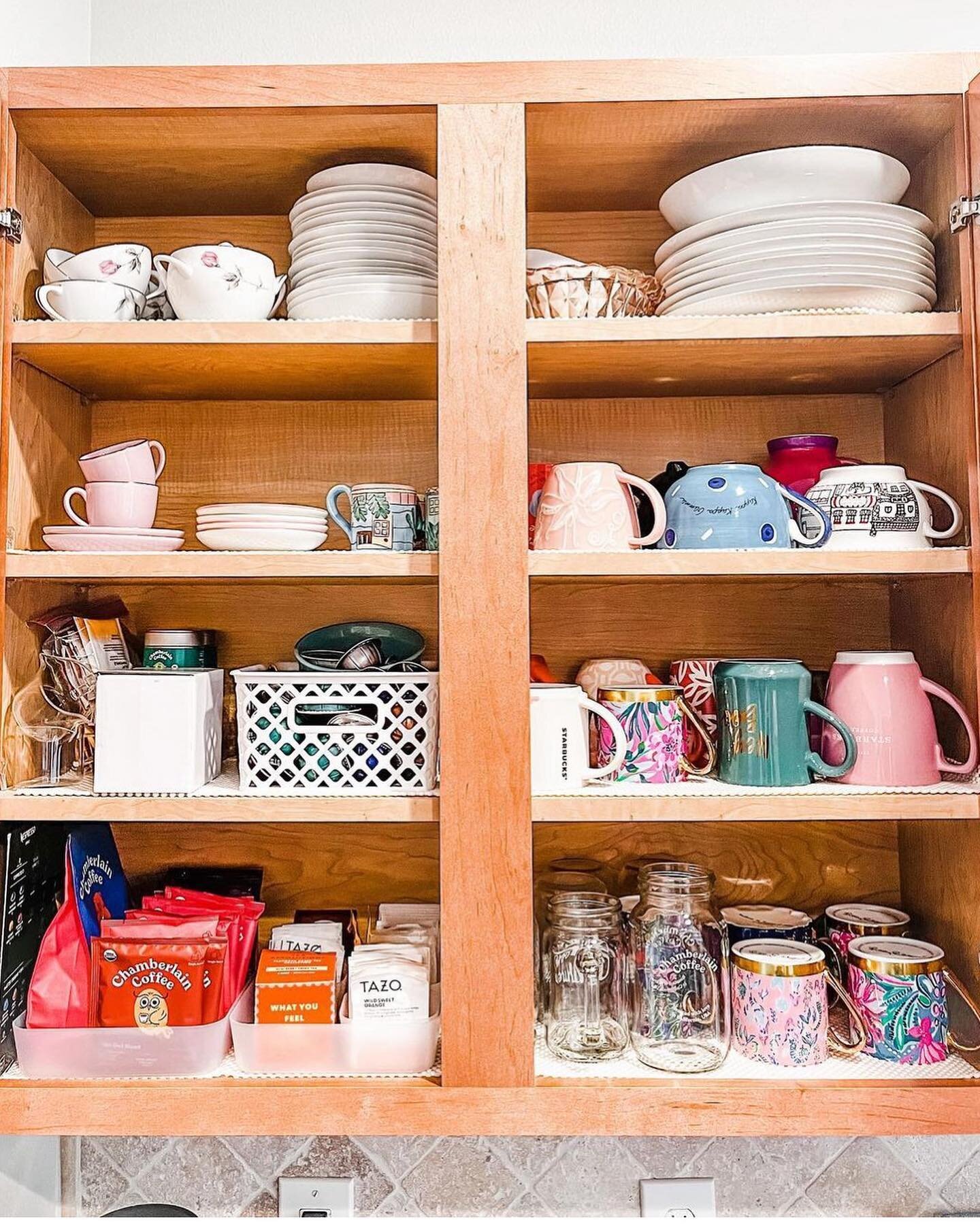 Pretty little unpacking job over the last few weeks. 🤩 Kitchen projects are fun, but even more so when clients have great pieces to work with and style in the space. 🌸🌺

I was able to create these areas and more in this kitchen:
〰️Appliance cabine