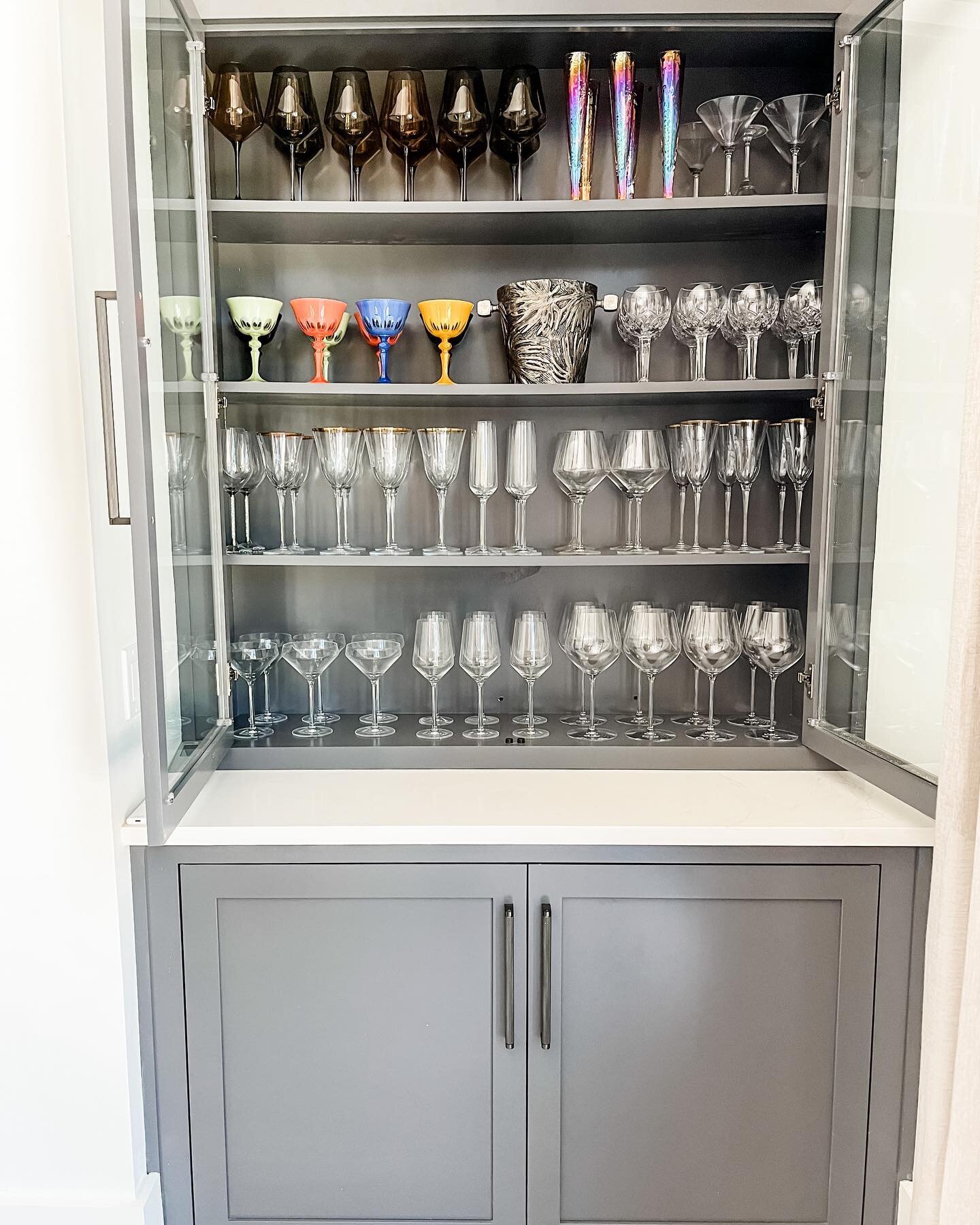 A little precision + color blocking = a happy glassware cabinet!

.
.
.
.
.
.
#glassware #organization #organizationideas #kitchenorganization #barorganization #wineglassesstorage #cabinetorganization