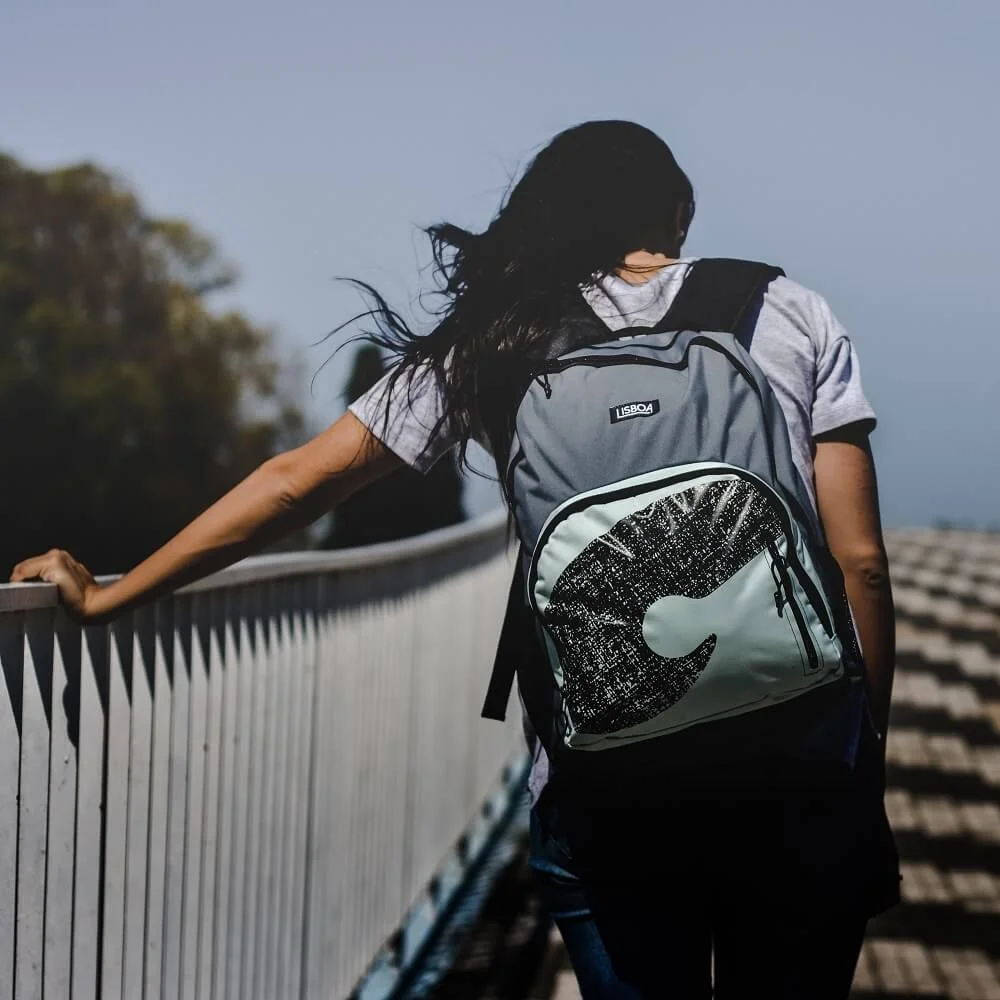 backpack-bridge-woman-of-wonder-lisboa-ind.jpg