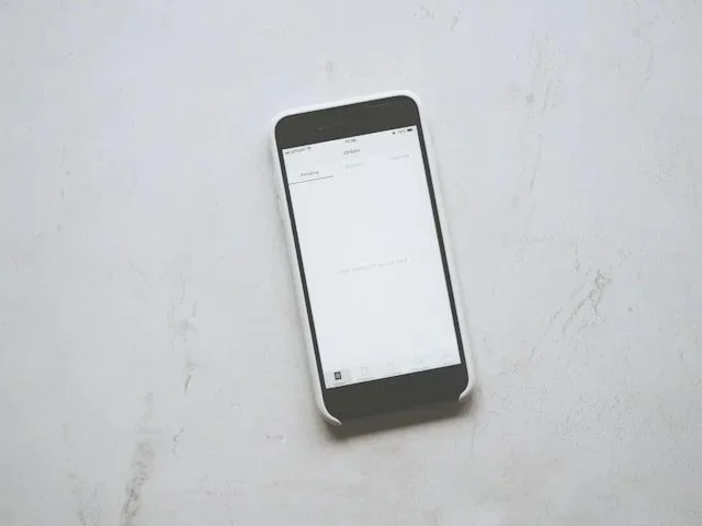 Cell phone to represent texting us