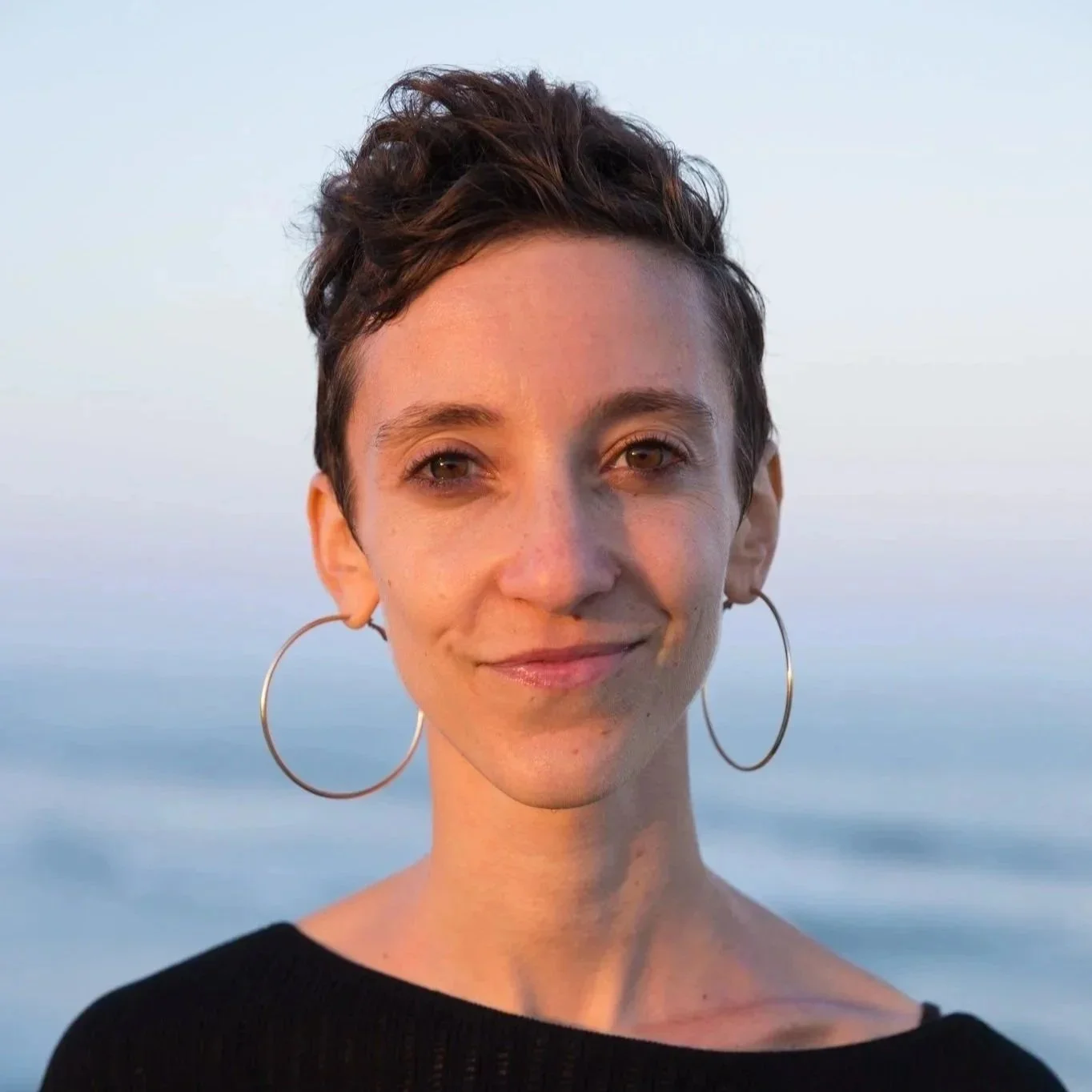 R' Mónica Gomery, Program Faculty