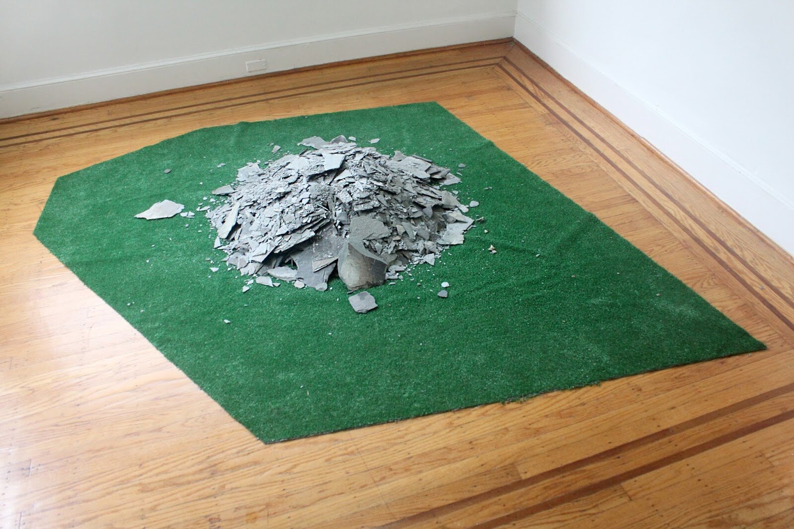   Untitled (Home)  (AstroTurf, wire, quartz, slate) 2015 