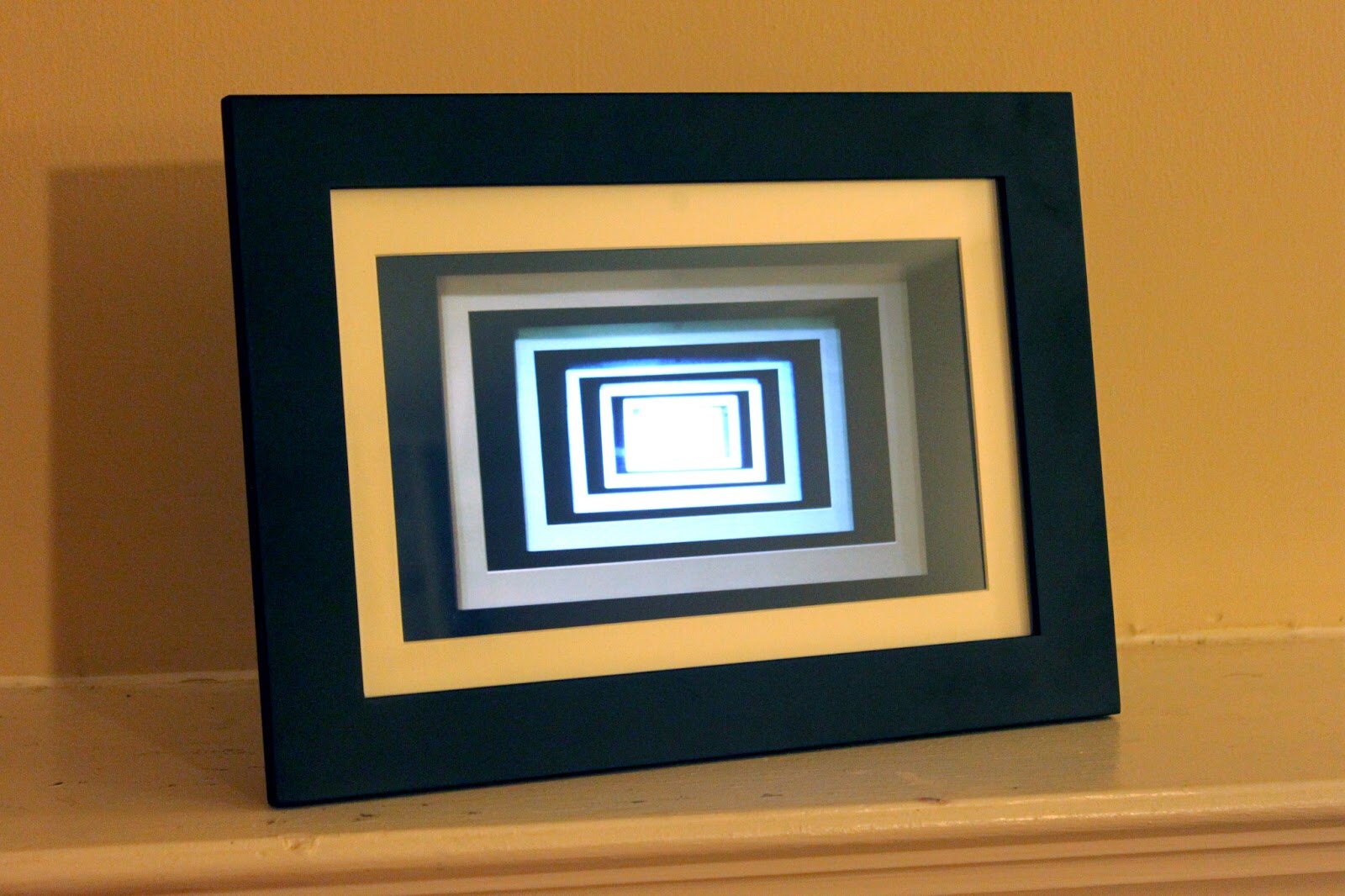  Ryan Murray - &nbsp;Picture Frame &nbsp;(digital photographs and digital picture frame) 2012 