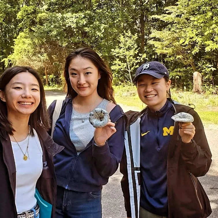 #guidedmushroomhike #indigomilkcap #ediblemushrooms #summervibes #annarbor #puremichigan #letsgoblue 

Book YOUR mushroom adventure at michiganmushroomhunters.com or join us at a group event! 

Happy hunting, 
Fungal freaks
🍄