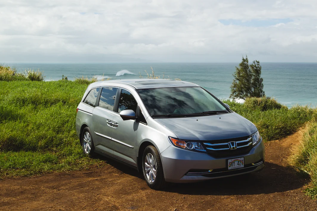 local-maui-tours-van-beach-background