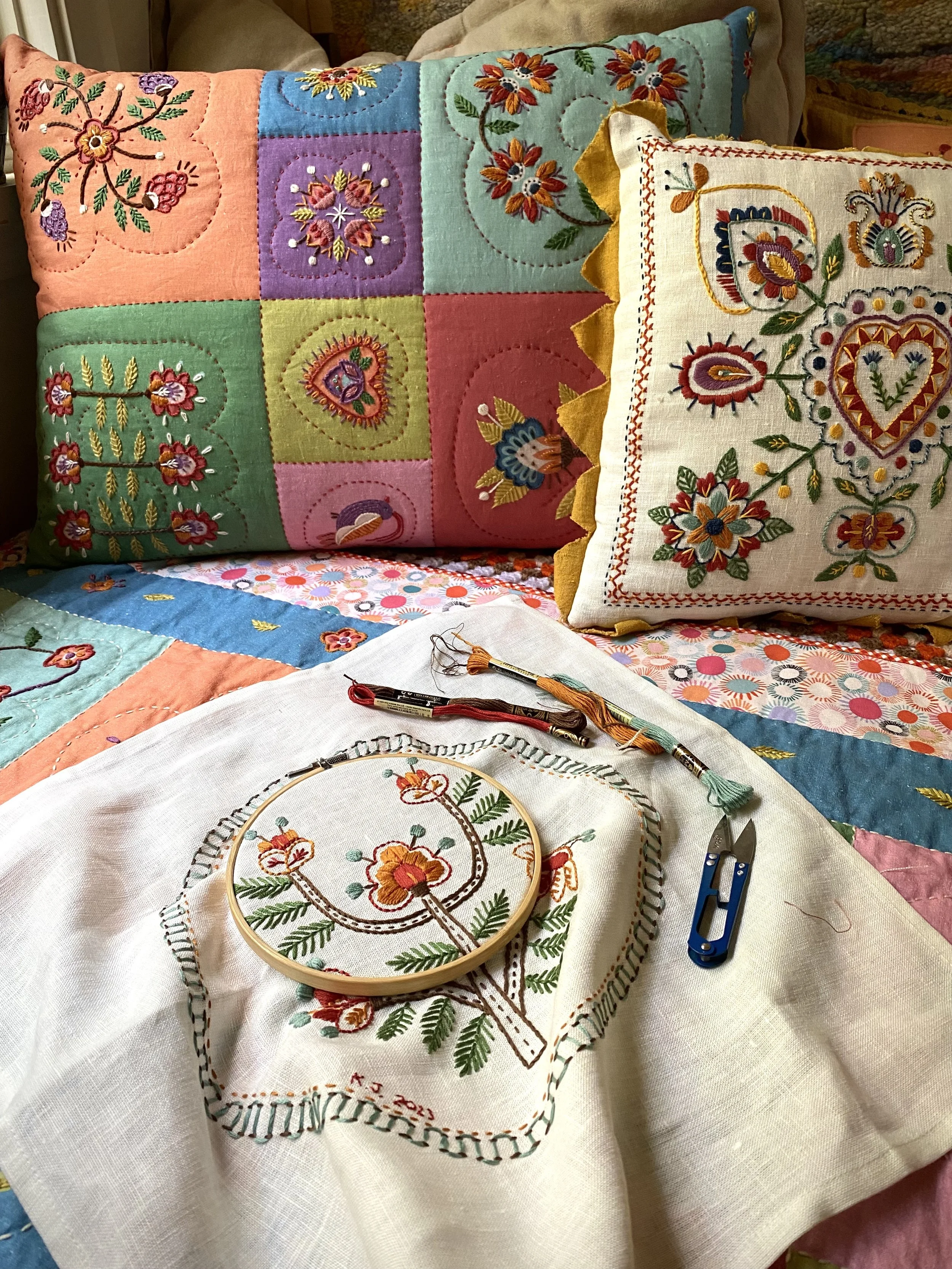 Sandra pattern on bed.jpeg