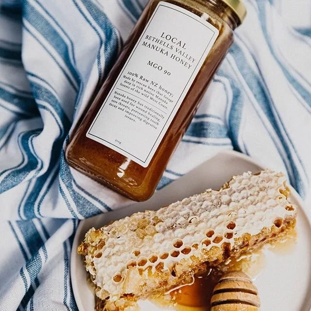 Our favourite way to get our daily intake of honey is by mixing a teaspoon into our morning coffee ☕️ But love it oozing through Vogel's toast with way too much butter! Have you tried it on ice cream? 🍦 What are your favourite pairings for honey? 📷 @joelmcdowell