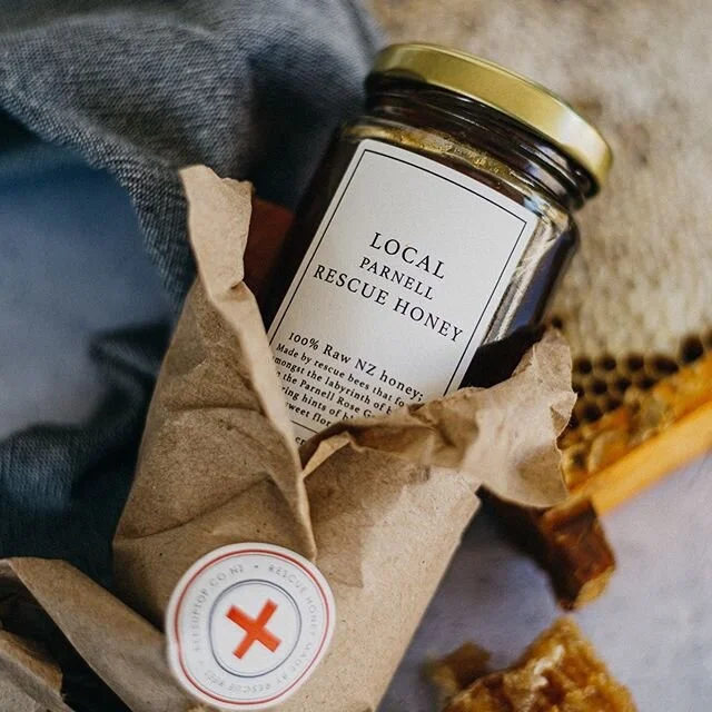 As a company we are committed to reducing our environmental impact 🌿NO PLASTIC is something that we intended from the very beginning. Instead of wrapping each jar in bubble wrap, we have designed a cardboard box that protects your honey in the post. Every order is received in a compostable courier bag made by @r3packnz 🌱It warms our heart when customers return their jars back to us😍 📷 @joelmcdowell