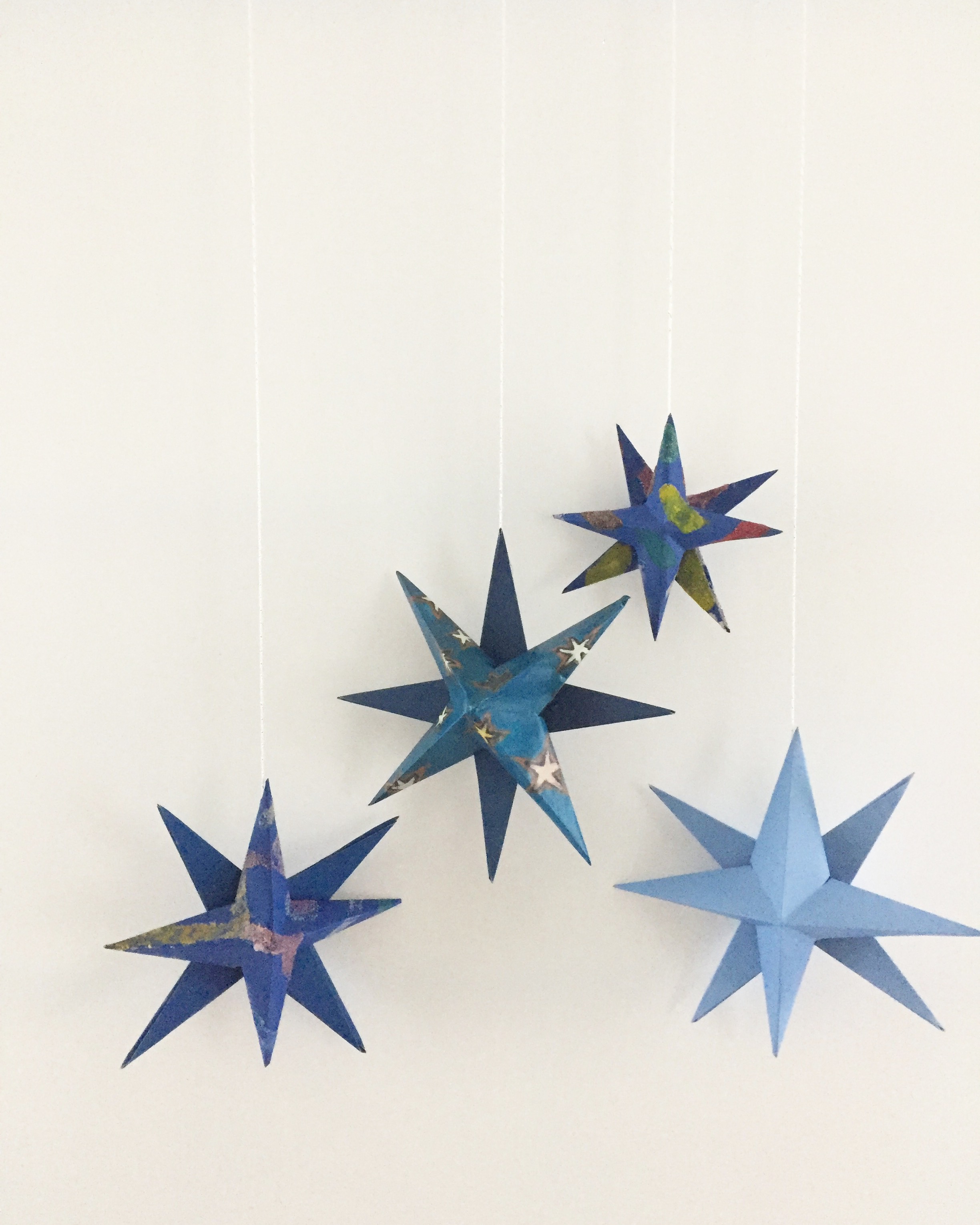 How to Make 3D Folded Paper Stars - Single Girl's DIY