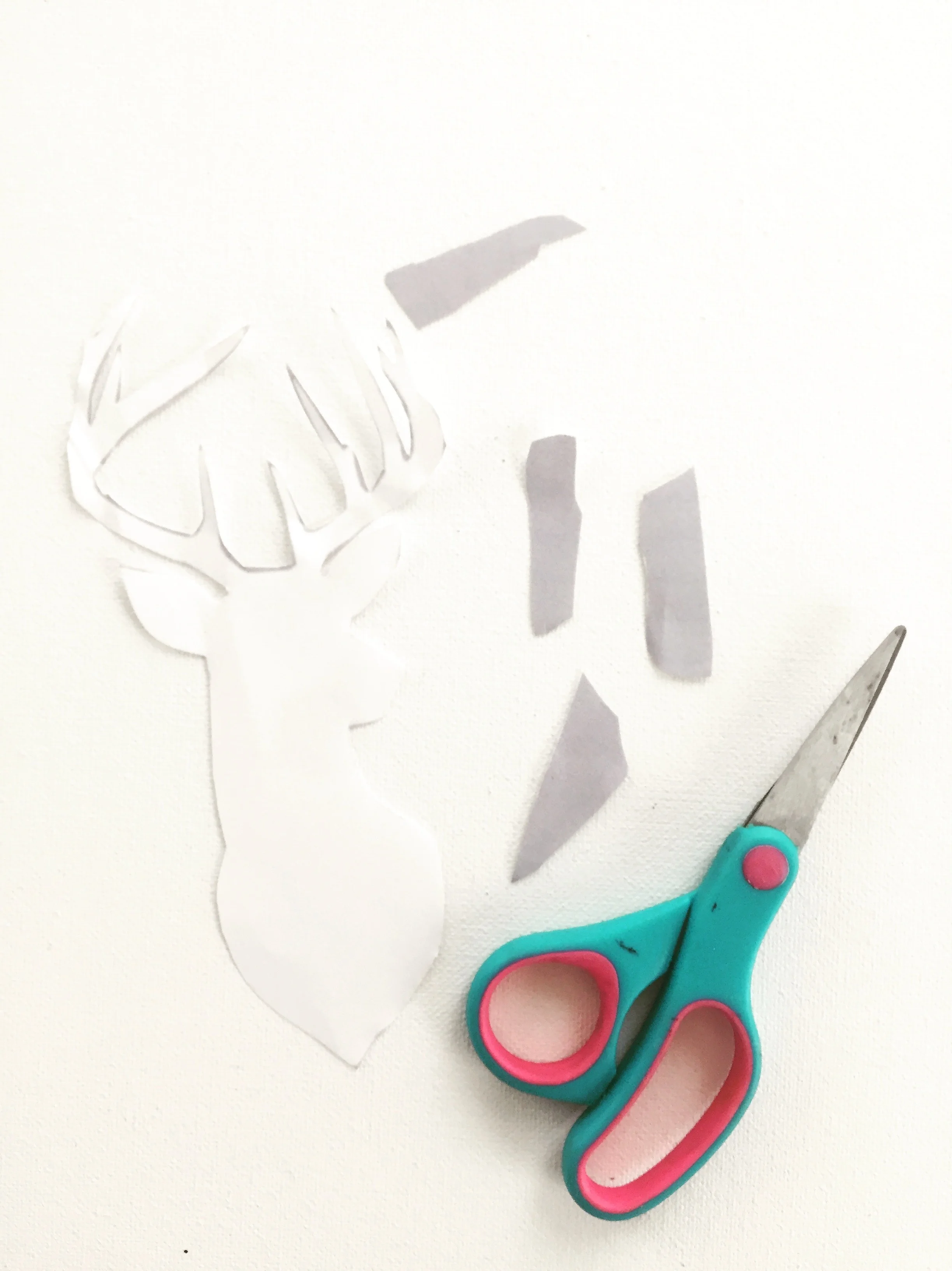 Reindeer head and neck in white, cut out with scissors
