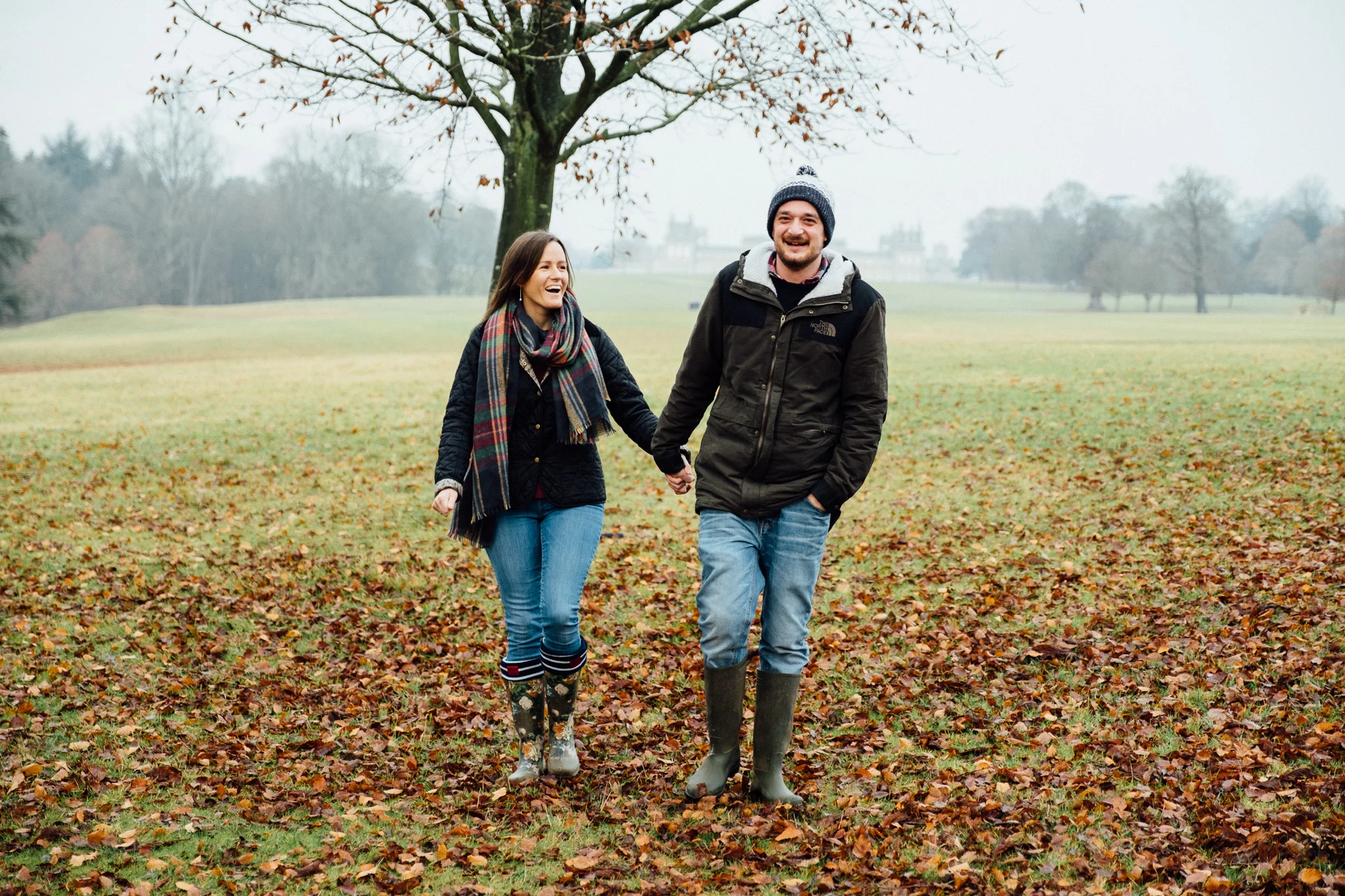 An engagement shoot photo at Blenheim Palace. 