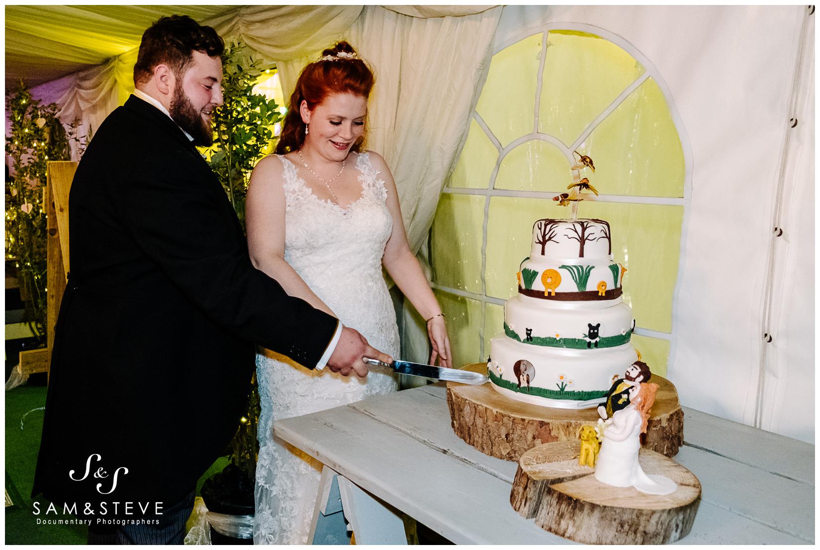 Wendlebury, Bicester Church Wedding of Millie and Nick