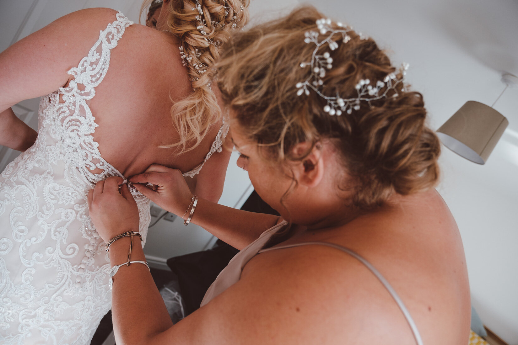  The Stratton Court Barn Wedding of Emma and Simon, photographed by Sam and Steve Photography 