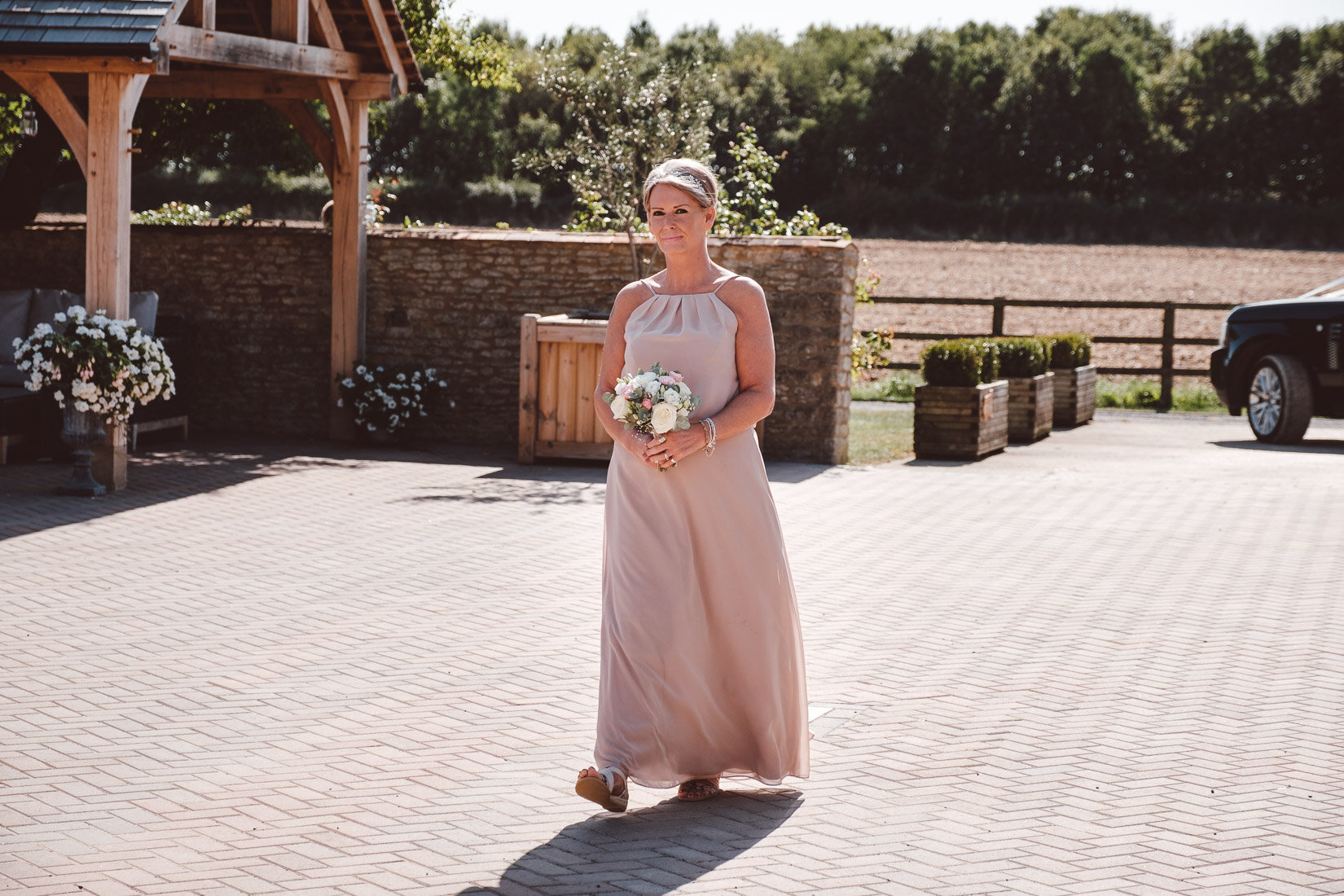  The Stratton Court Barn Wedding of Emma and Simon, photographed by Sam and Steve Photography 