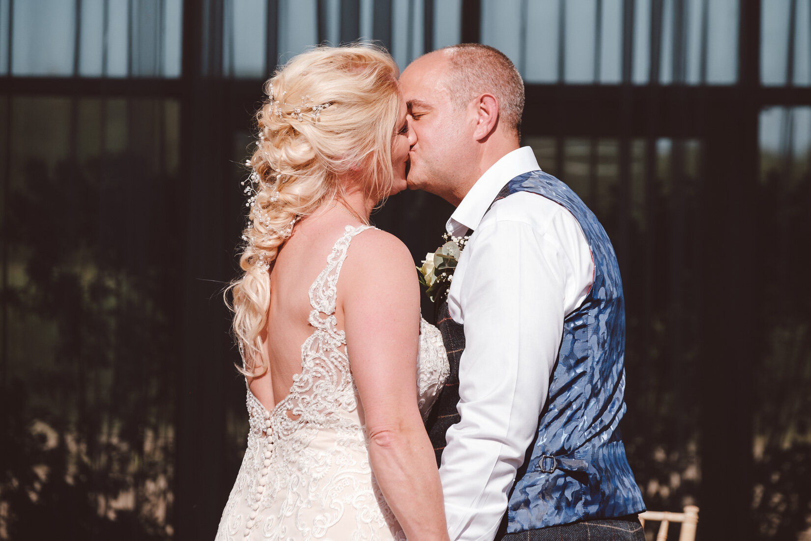  The Stratton Court Barn Wedding of Emma and Simon, photographed by Sam and Steve Photography 