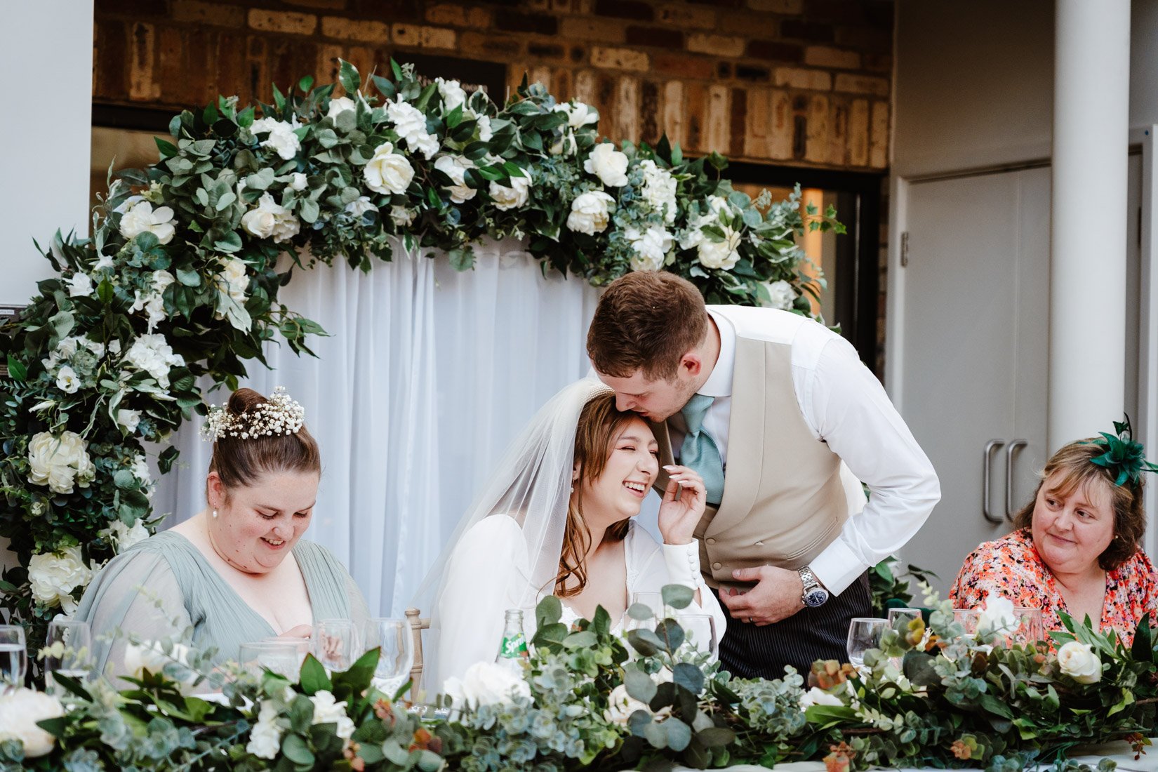 Voco Oxford Thames Wedding Photographer Tamara and Rob  (42 of 65).jpg