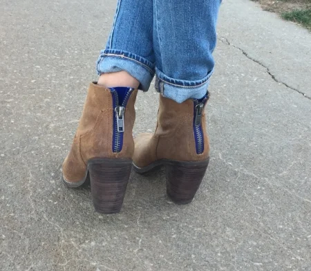 Love the zipper detail on these booties!