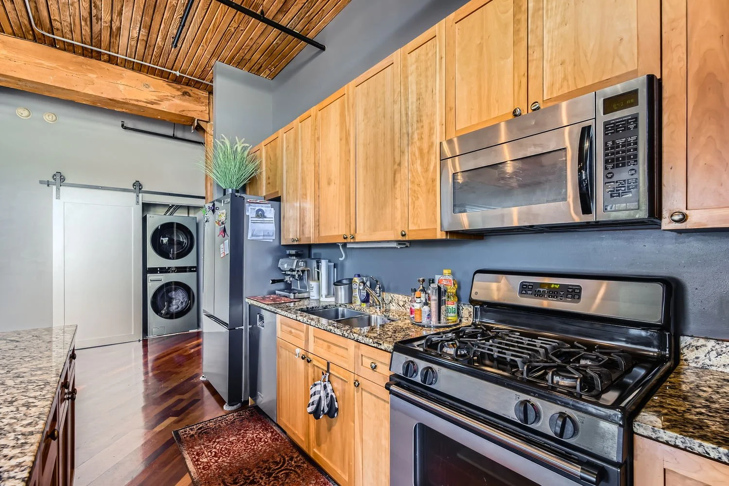 3500 S Sangamon St 214 - Web Quality - 014 - 16 Kitchen.jpg