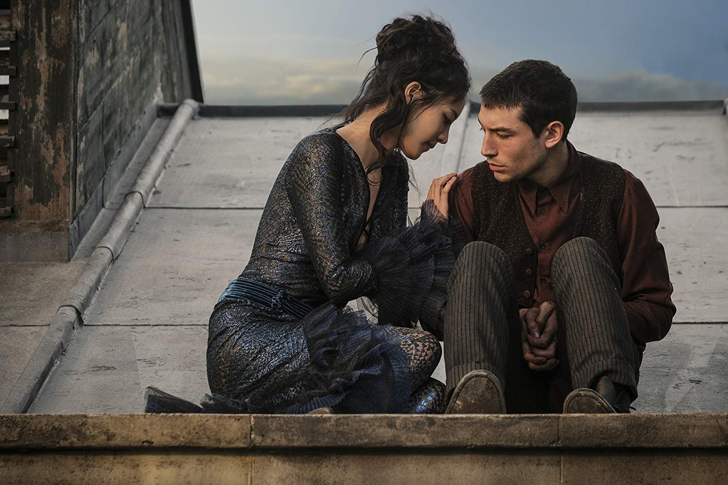 Claudia Kim (Nagini) & Ezra Miller (Credence Barebone)
