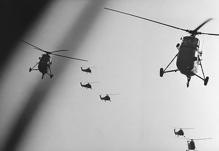 Larry Burrows - One Ride with Yankee Papa 13