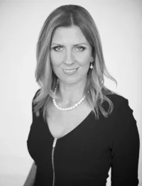 Caroline Head Shot.jpg
