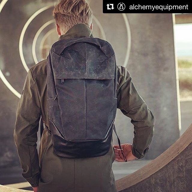 Good morning! 11 days til ISPO!
#Repost @alchemyequipment with @repostapp
・・・
Carry in style: AEL002 30l Zip Access Daypack with seperate #laptop #sleeve. Comes in #blackwax and #tweed.

#performancedrivenstyle #carrystyle #edc #bloggers #travel #bac