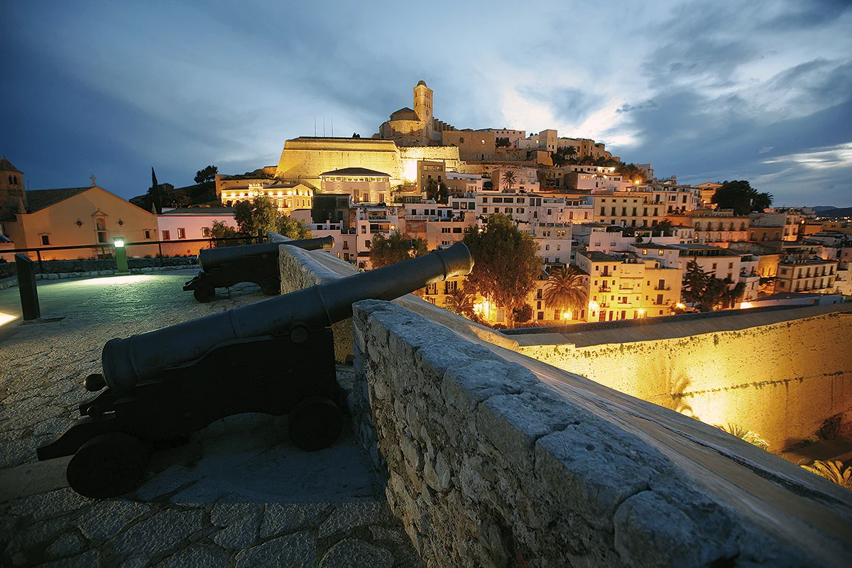 CULT-Dalt-Vila-5-VM.jpg