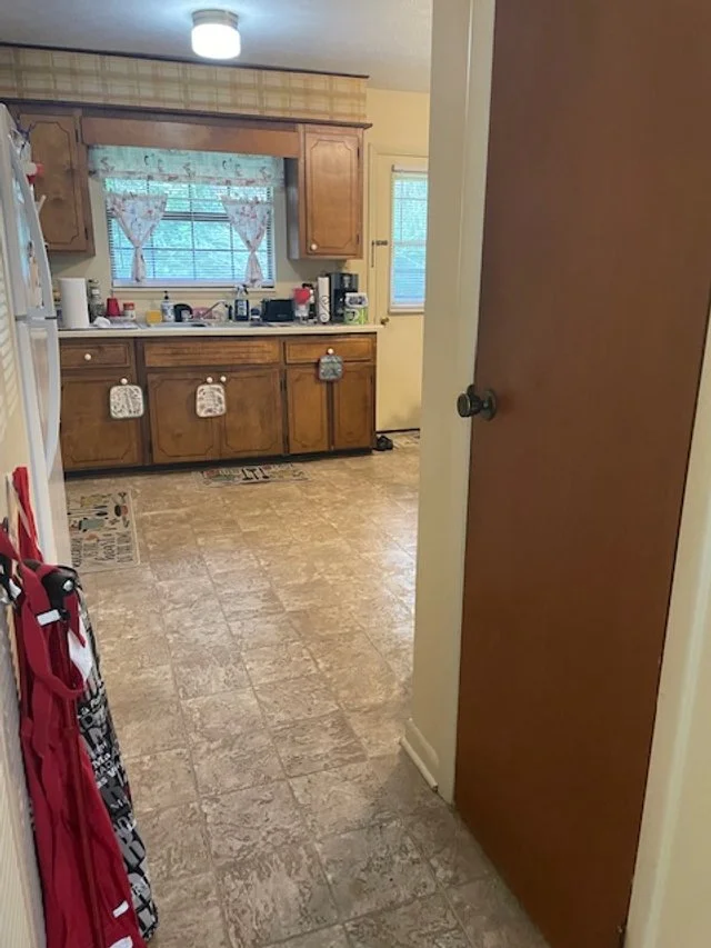 3E Furnished kitchen.jpg