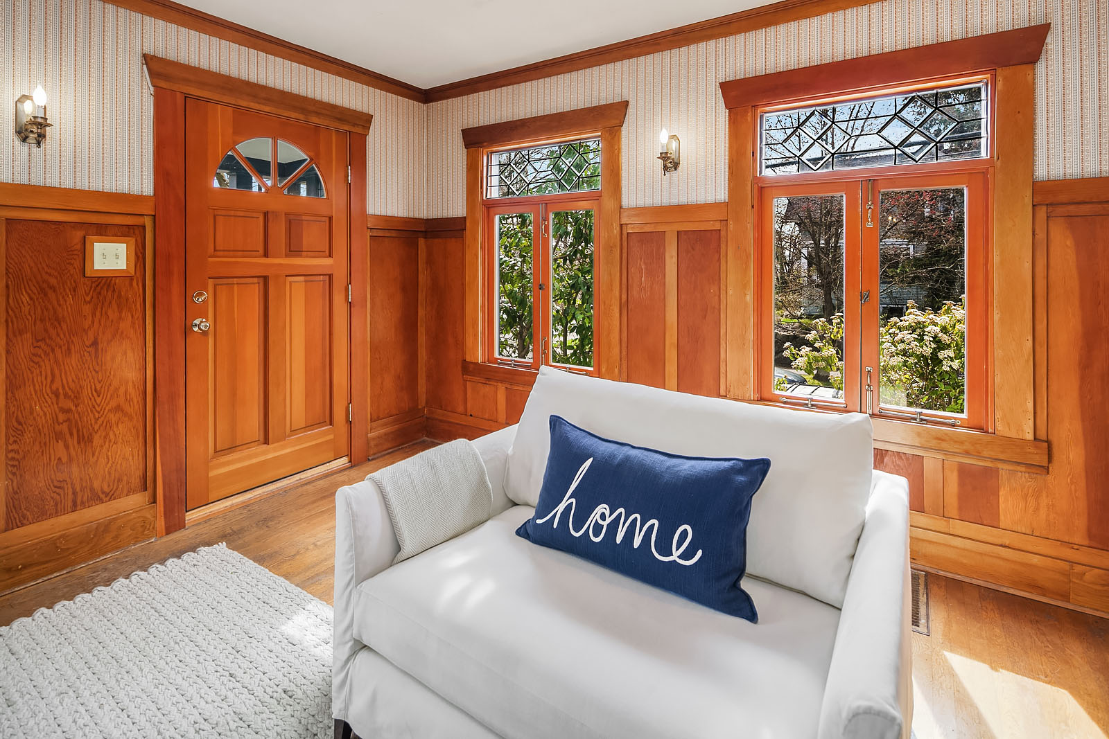 living entry detail_web.jpg