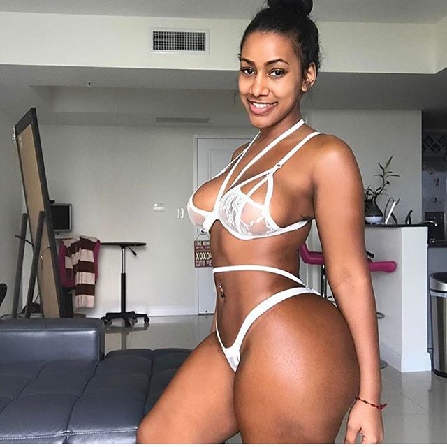 'Sex on the Beach' from our new Blush&eacute; by Blush&eacute; collection magnificently worn by ultra Baddie, @katt__leya 😍Get yours now exclusively from Blush&eacute;.

Blush&eacute; ✨ 
#OnAGirlNearYou