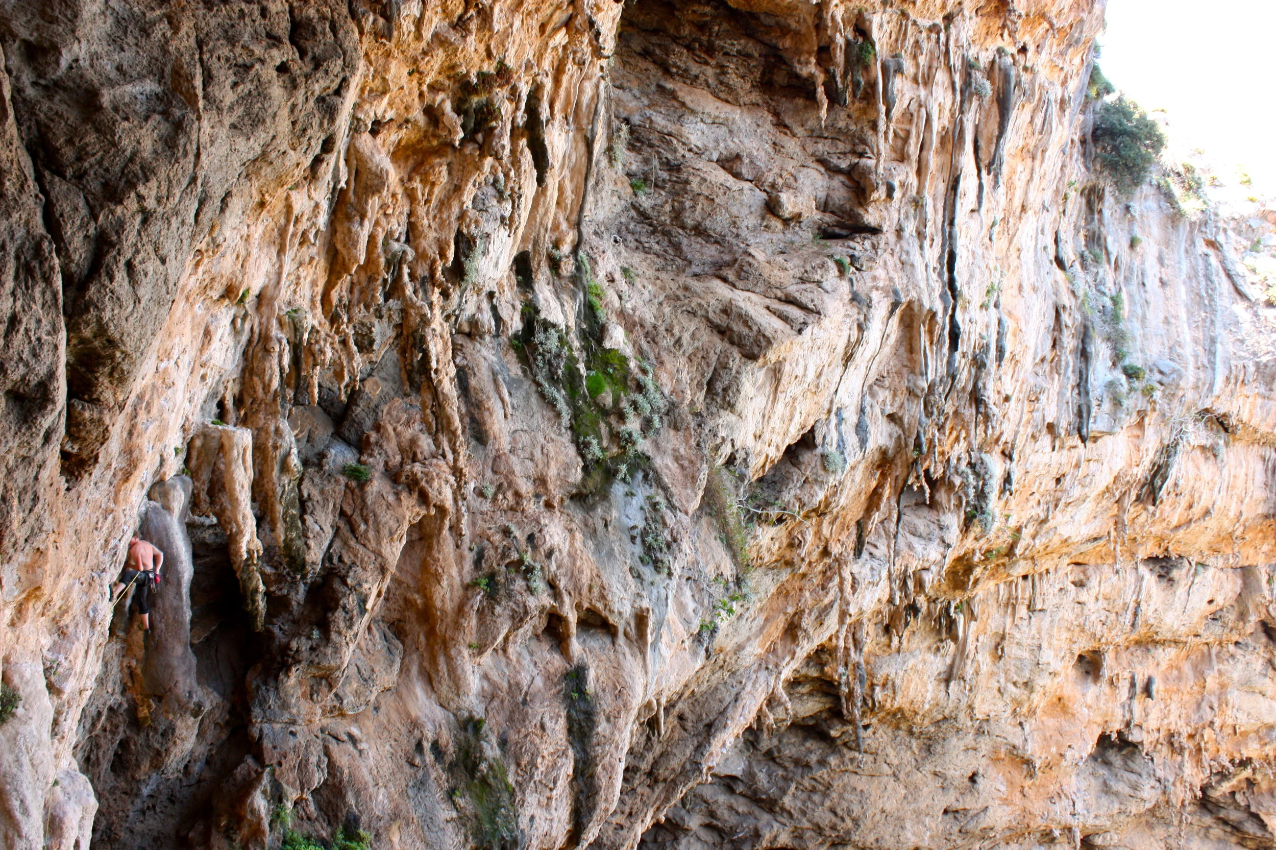unknown 7b, sikati cave. kalymnos. photo: rob richardson