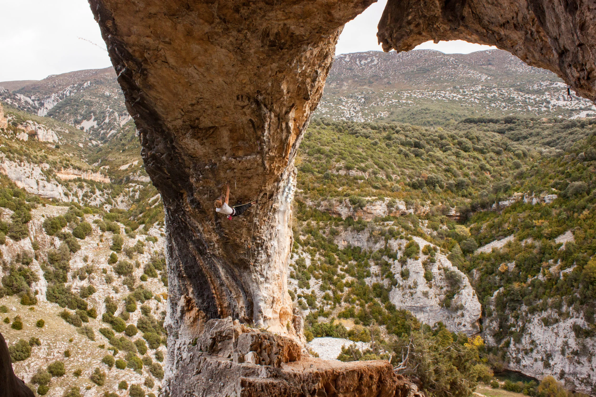 el delfin (7c+), rodellar. spain. photo: rachel slater.