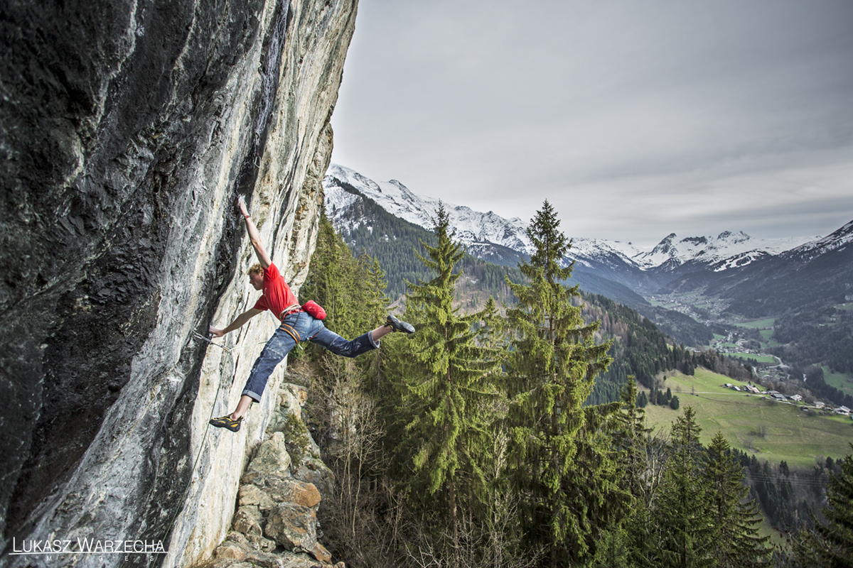 la ligne noire (8a+), bionassay. chamonix. photo: lukasz warzecha
