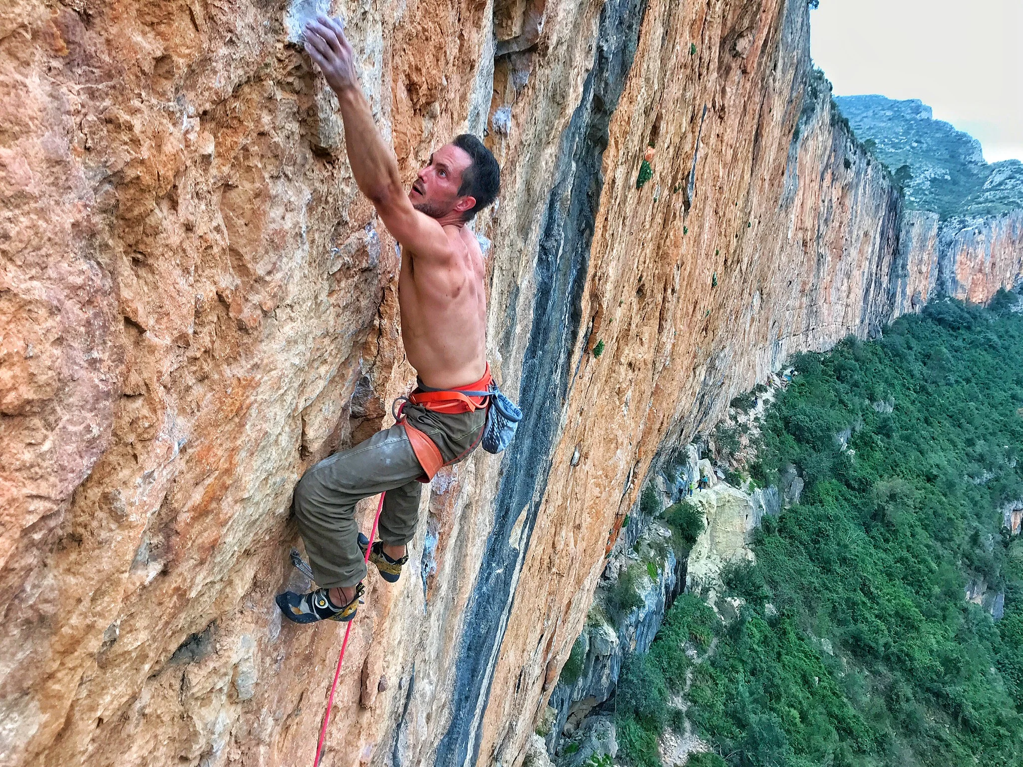 john lawson, la mala (8b), chulilla. spain