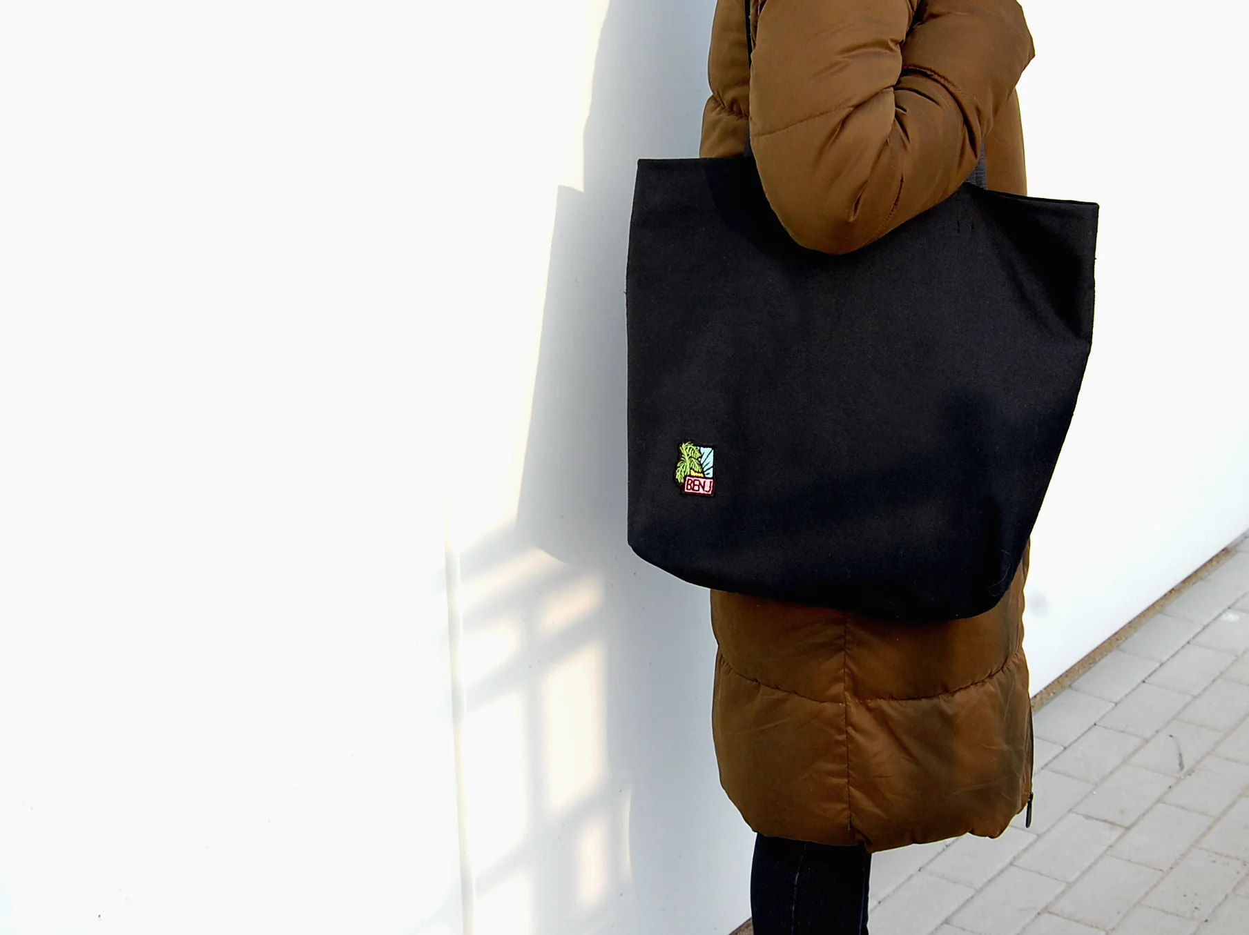 XL Black zip tote