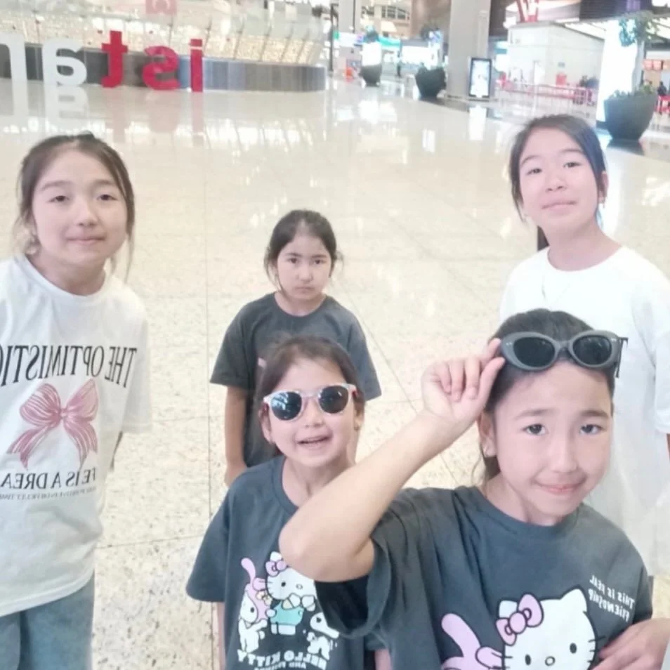 Family Friday: Meet the Safdari Family!✨

This week we&rsquo;re welcoming the Safdari family, who recently arrived in California from Afghanistan! Mom, Dad, and their five children (ages 5 to 12) are beginning their new chapter together.

Both parent