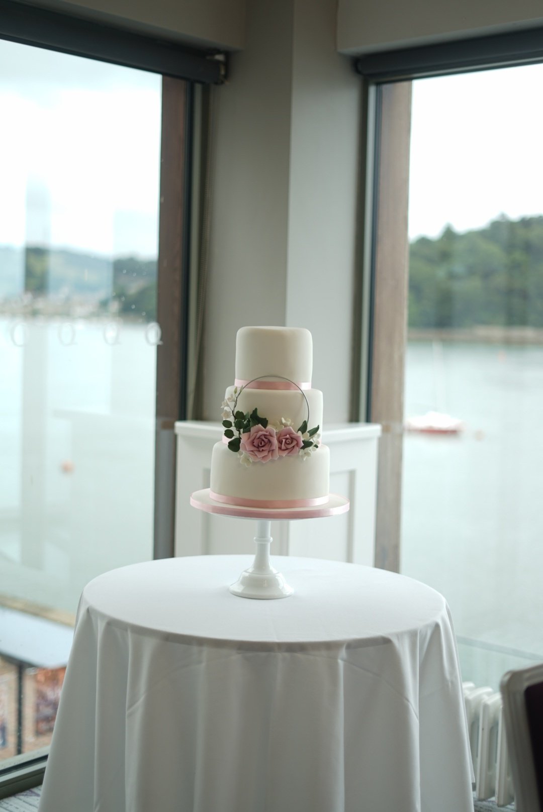 Floral hoop wedding cake 