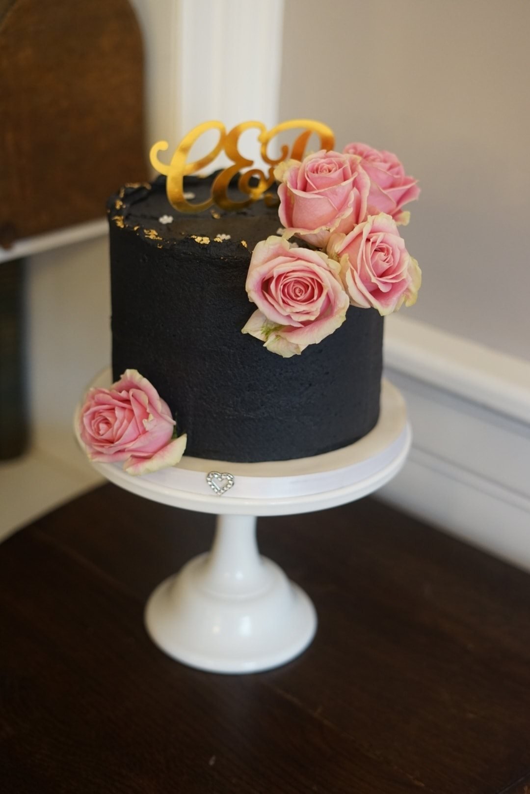 One tier navy wedding cake 