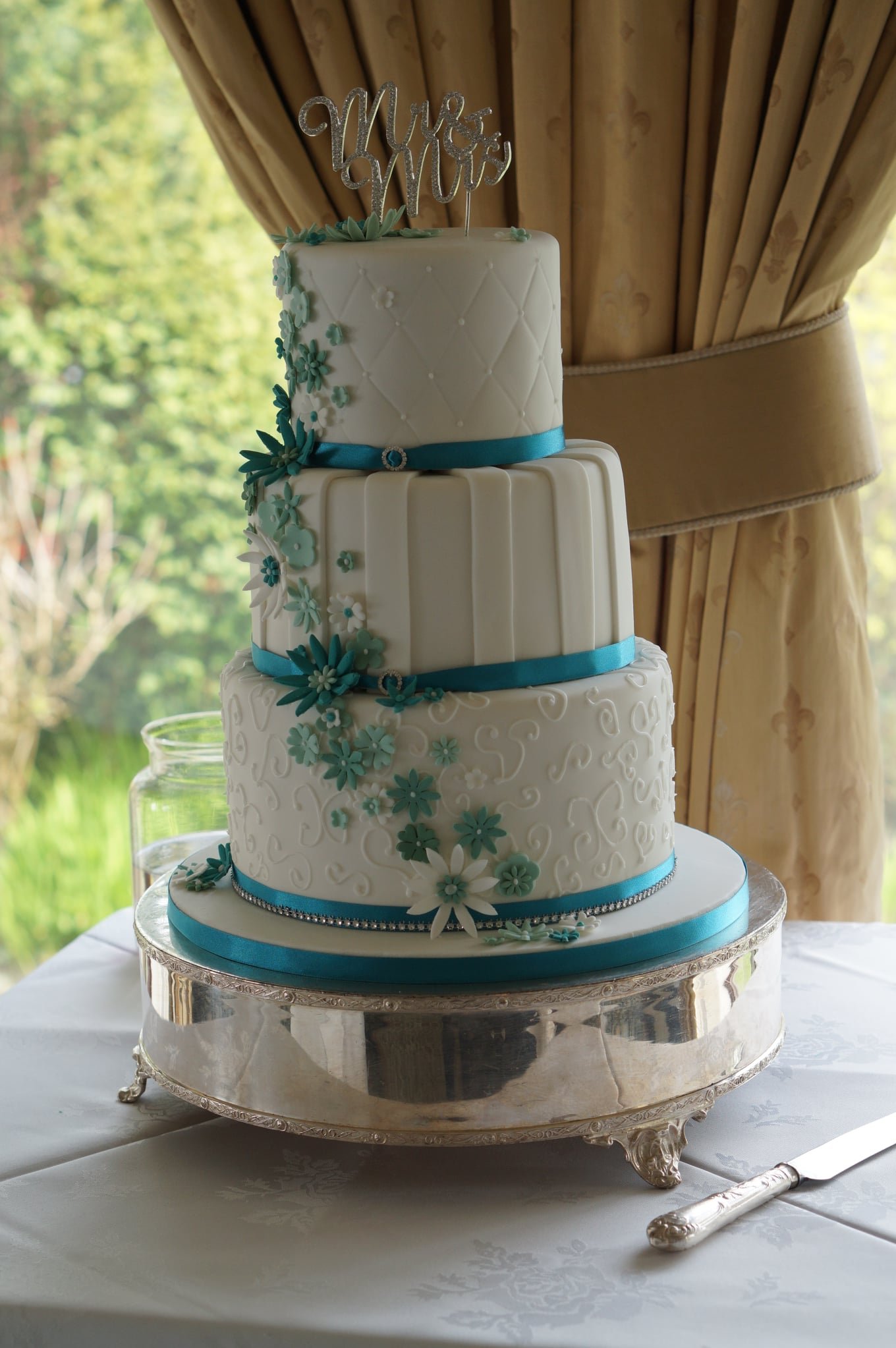 Teal wedding cake 