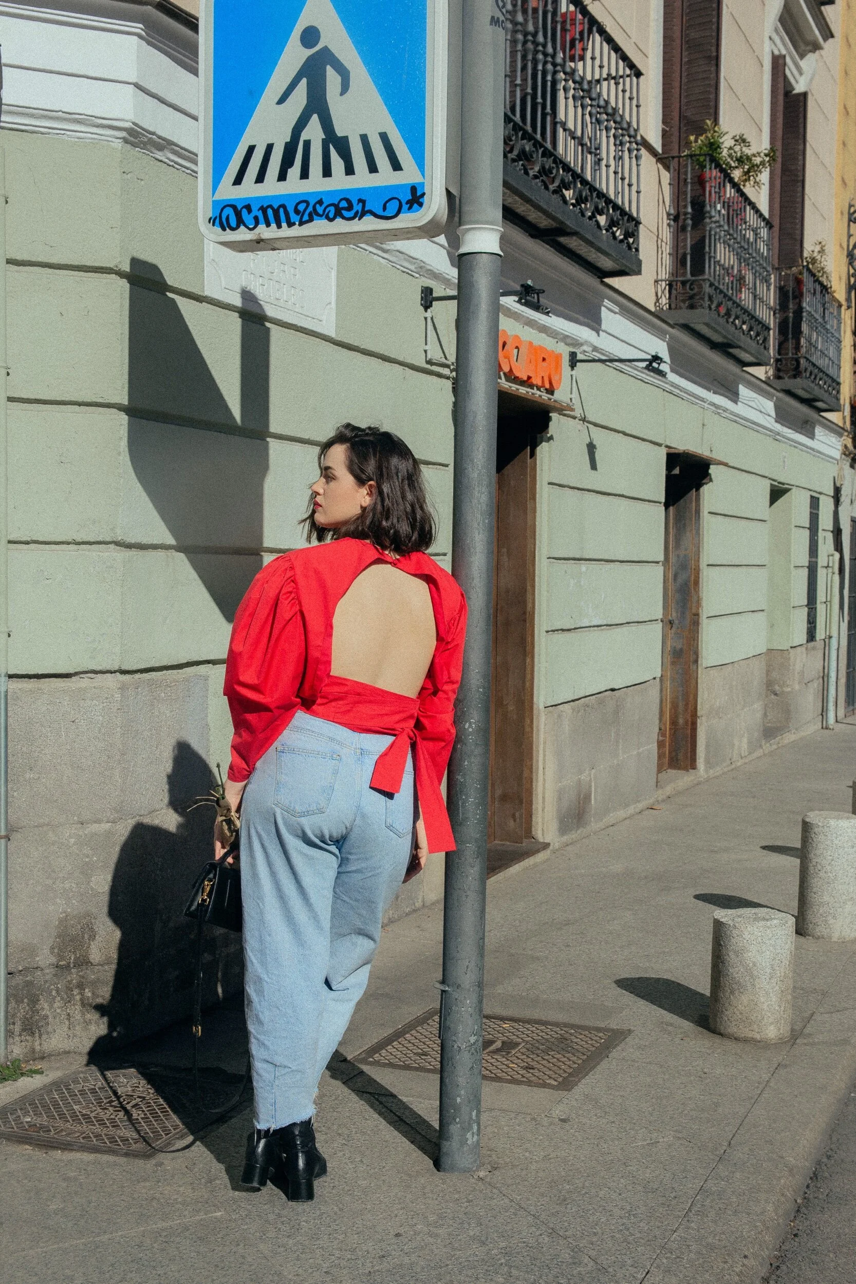 2E686DC6-2414-4E3C-AC4B-E5D4E59EB8C0