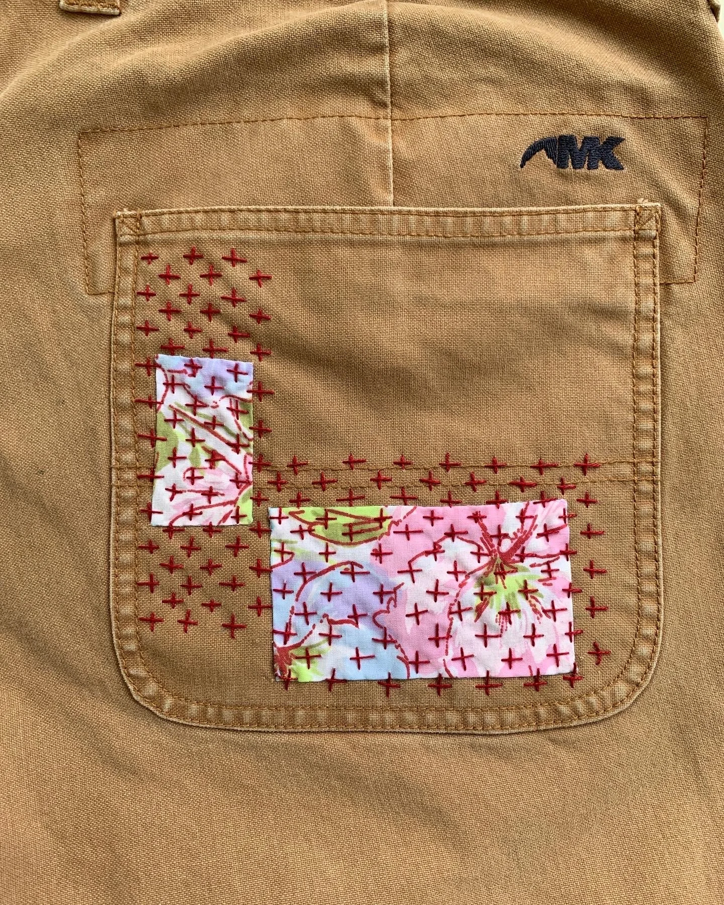 Taller de remendaciones visibles, dado por residente Jessica Wohl