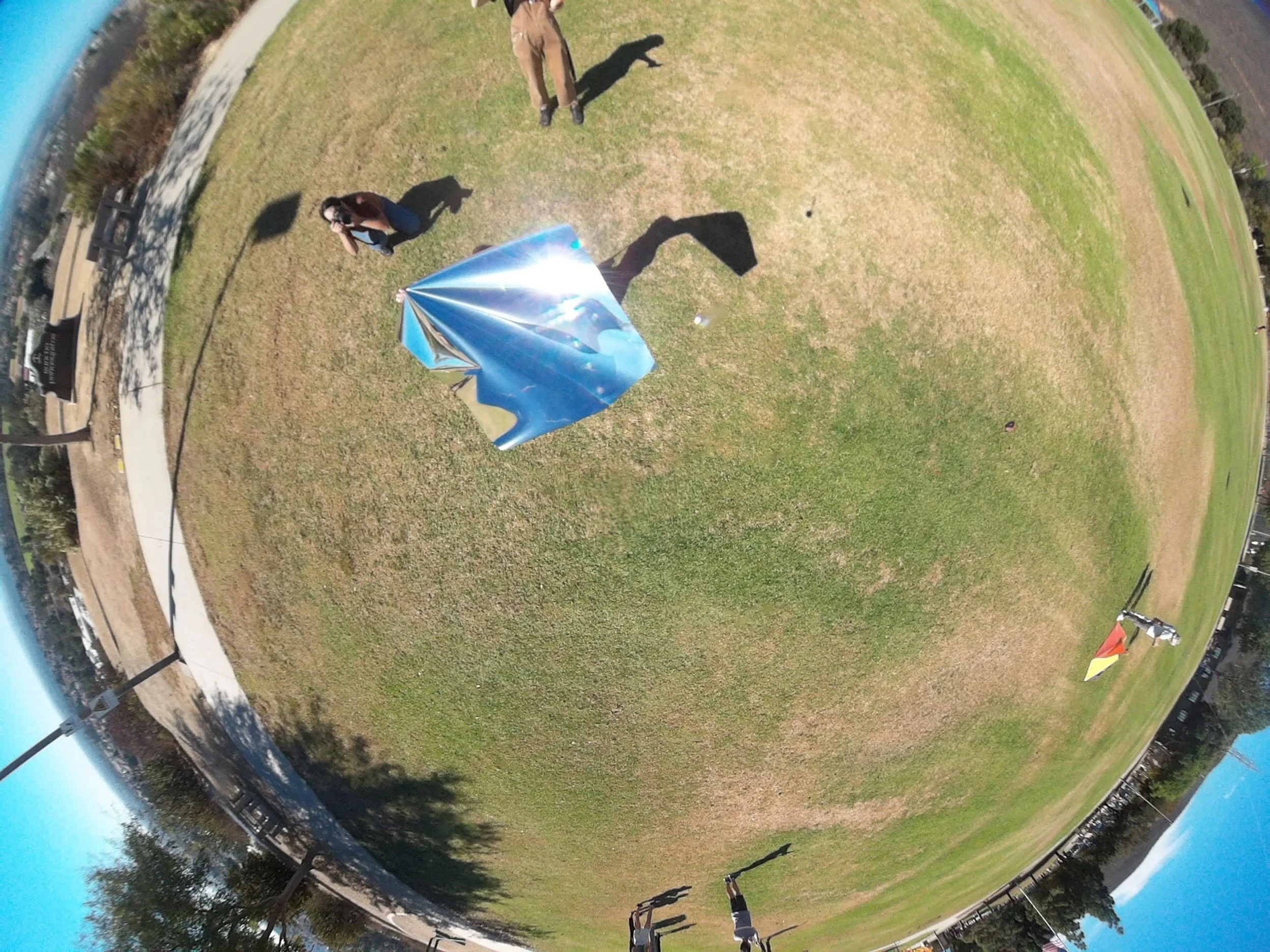 Mirror in the Sky: Taller de fabricación de cometas con Beck Haberstroh