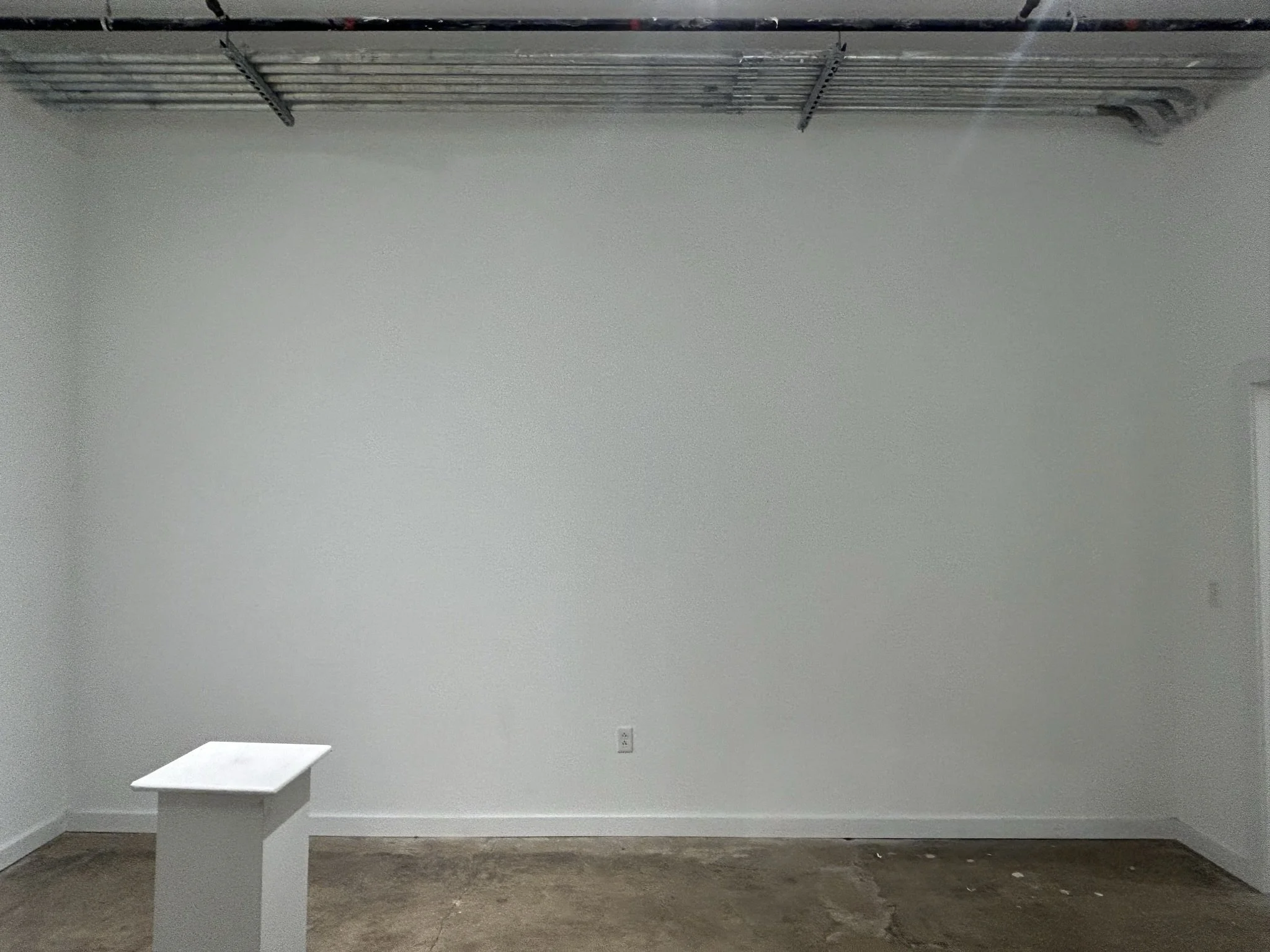  SMALLER GALLERY LOOKING FROM MAIN GALLERY DOORWAY 